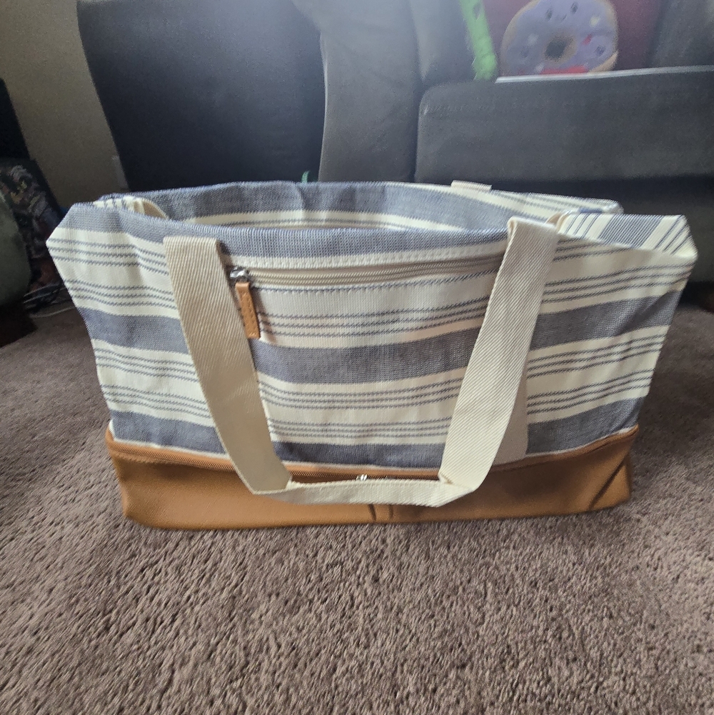 DSW Striped Weekender Travel Bag - Picture 7 of 8